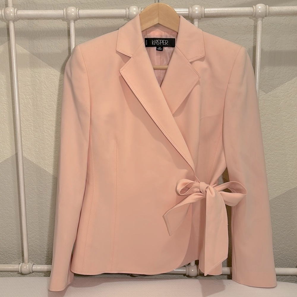 Super cute soft pink Kasper petite blazer